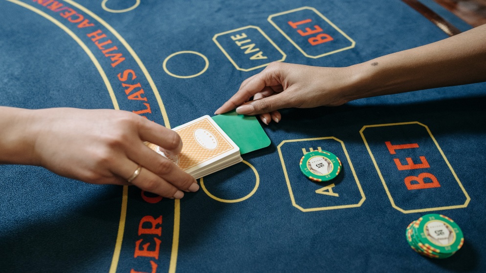 Game Rules to Follow When Playing Three-Card Poker